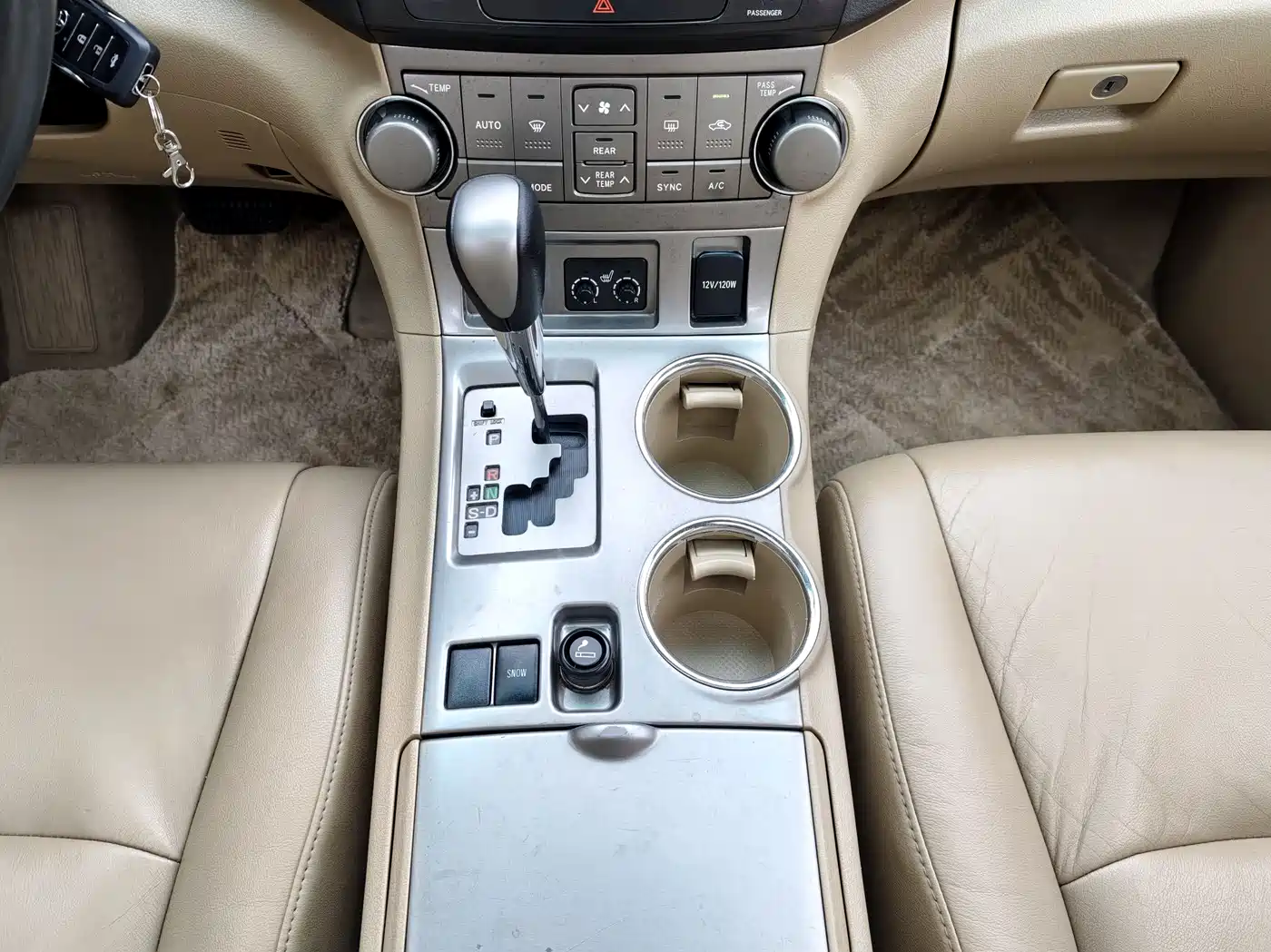 Toyota Highlander 2011 2.7L 2WD 7-seat Luxury фото 16