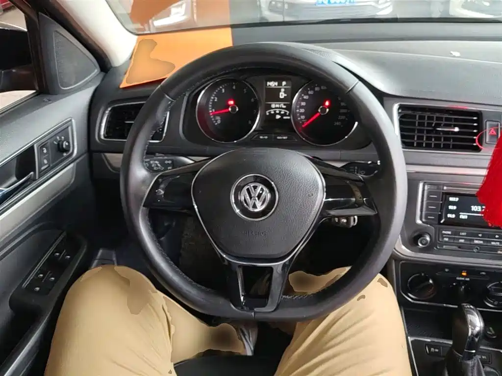 Volkswagen Lavida 2015 230TSI DSG Comfort Edition фото 11
