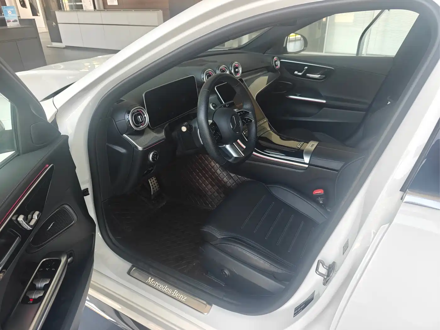 Mercedes-Benz C-Class New Energy 2025 C 350 eL фото 3