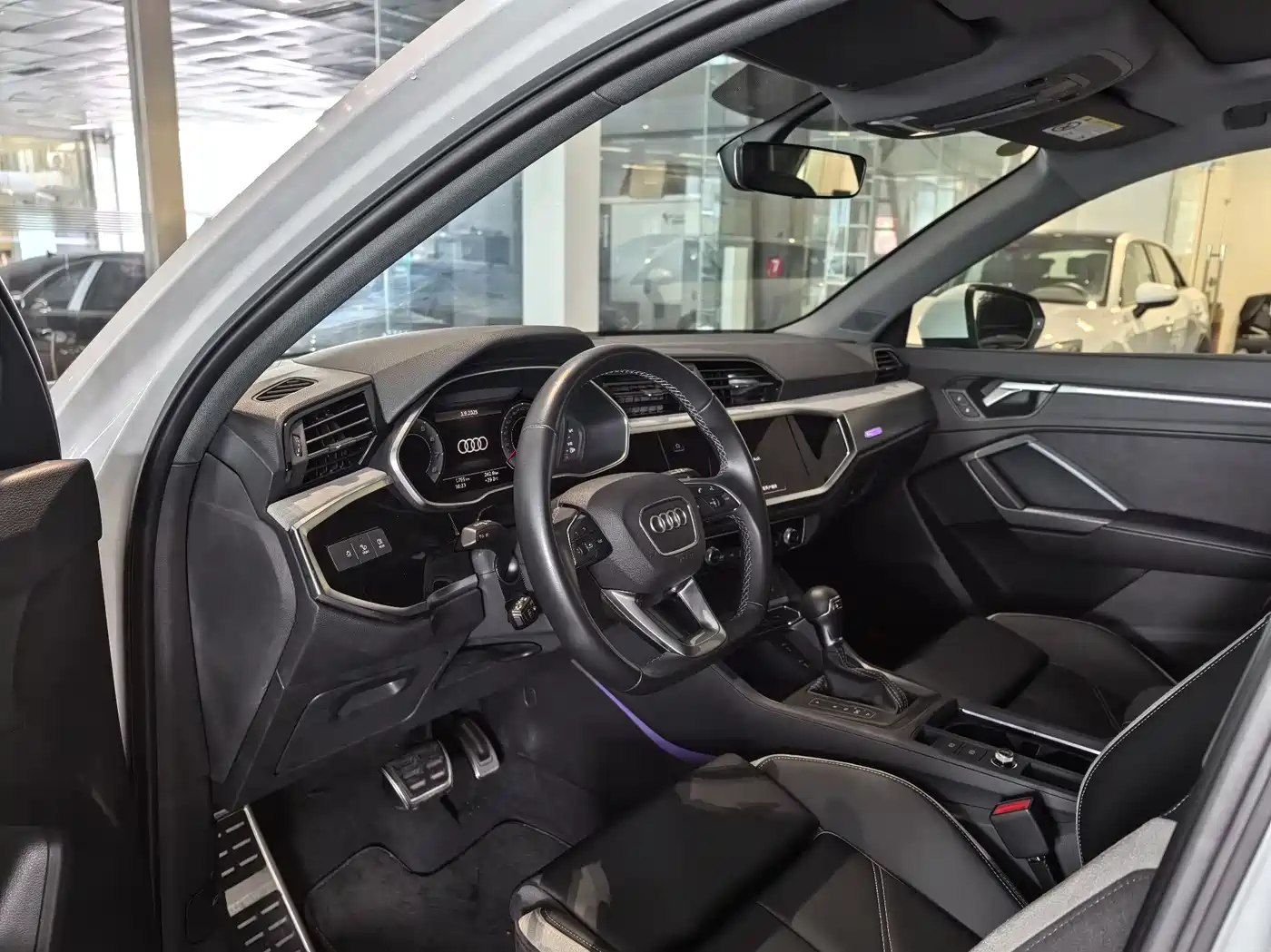 Audi Q3 2024 35 TFSI Fashion Sport фото 7