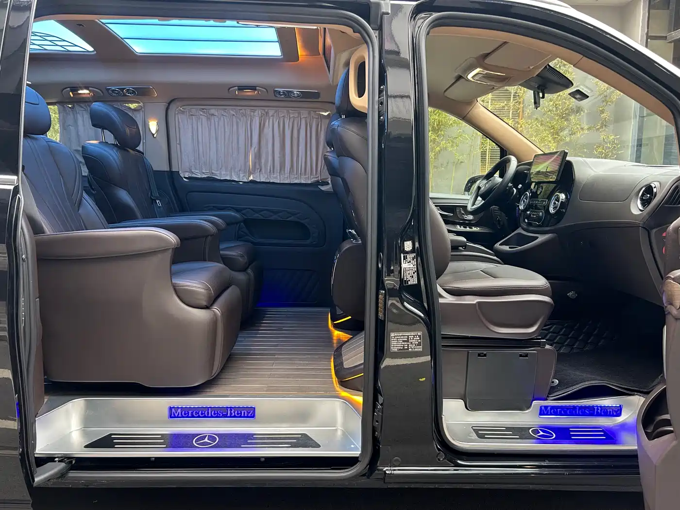 Mercedes-Benz Vito 2023 2.0T Business 7-Seater фото 11