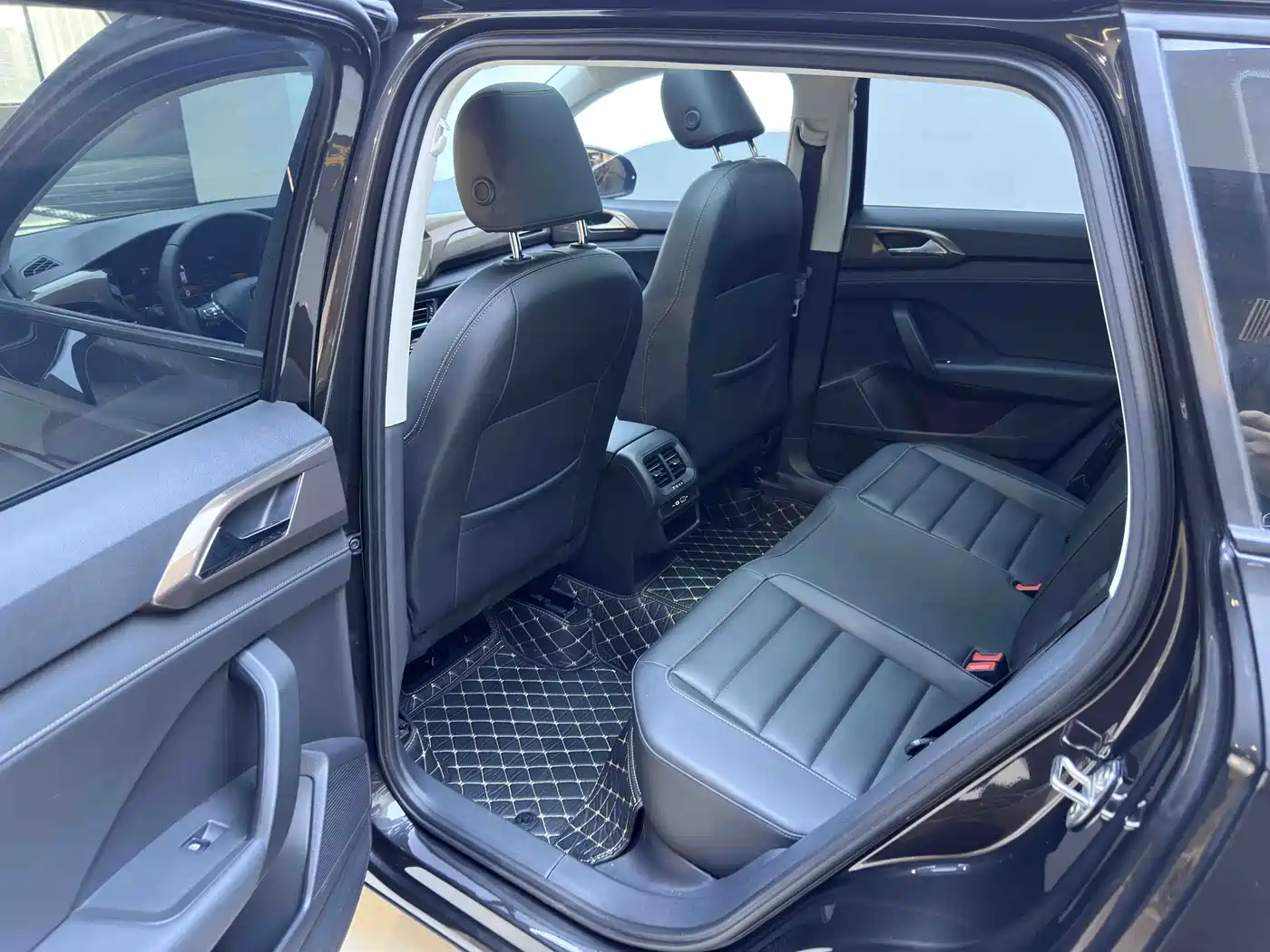 Volkswagen Tharu 2022 280TSI 2WD Comfort фото 15