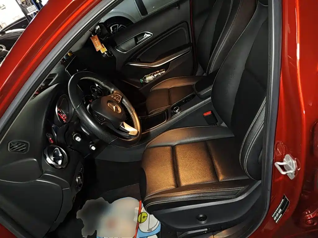 Mercedes-Benz GLA 2017 GLA 200 Dynamic фото 15