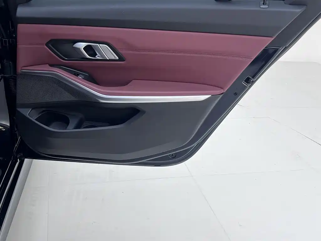 BMW 3 Series 2023 320Li M Sport Package фото 26