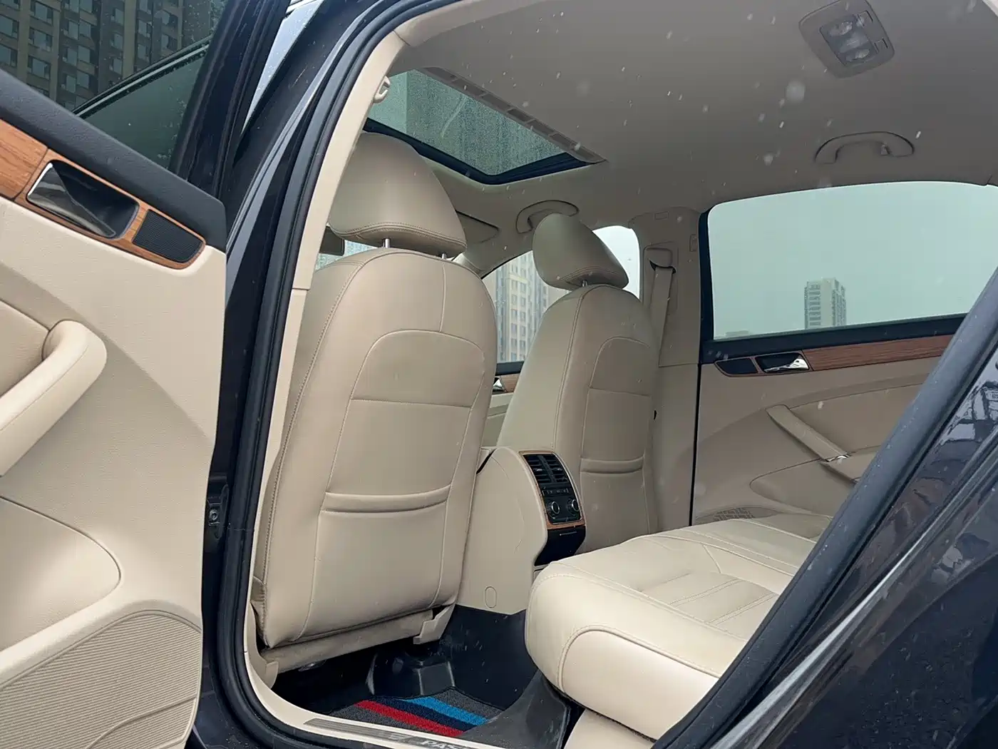 Volkswagen Passat 2014 1.8TSI DSG Executive Edition фото 15