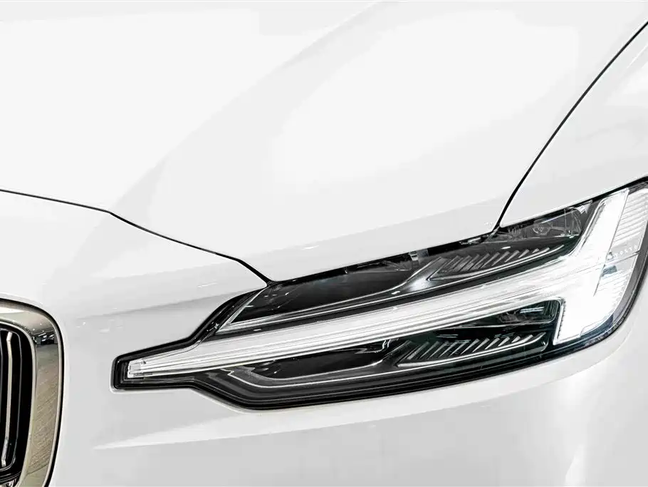 Фото 4 - Volvo S60