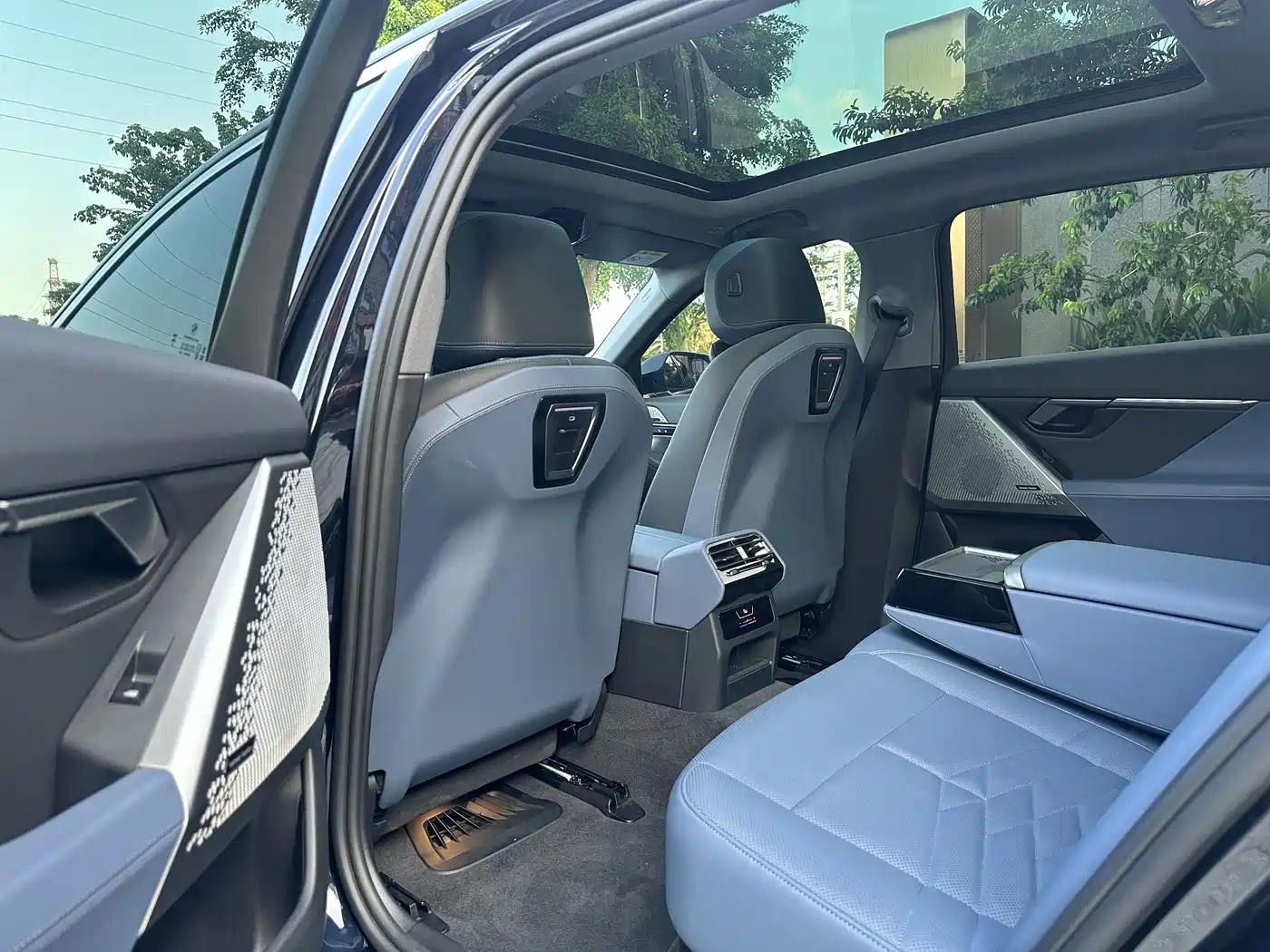 BMW i5 2024 eDrive 35L Premium Model M Sport Package фото 10
