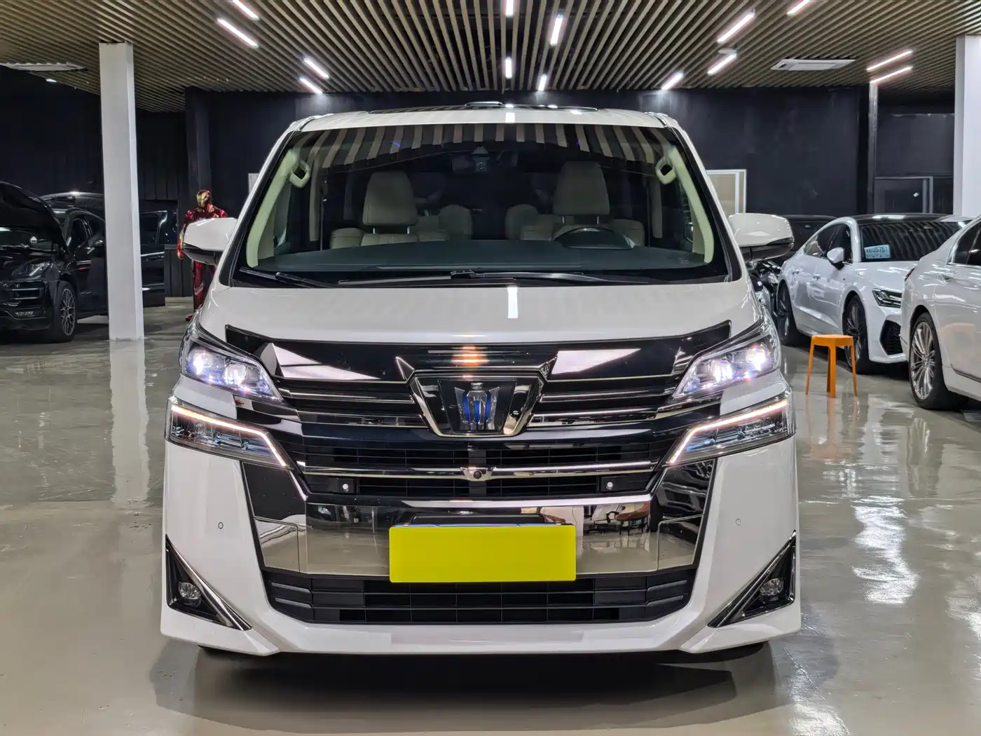 Toyota Vellfire 2021 Crown Hybrid 2.5L HV Premium Edition фото 2