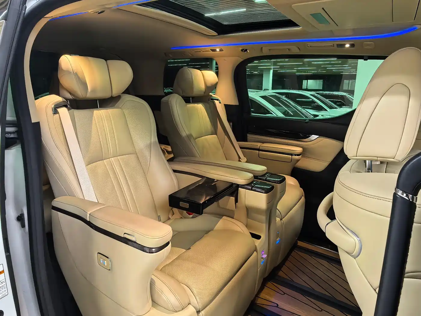 Toyota Vellfire 2021 Crown Hybrid 2.5L HV Premium Edition фото 11