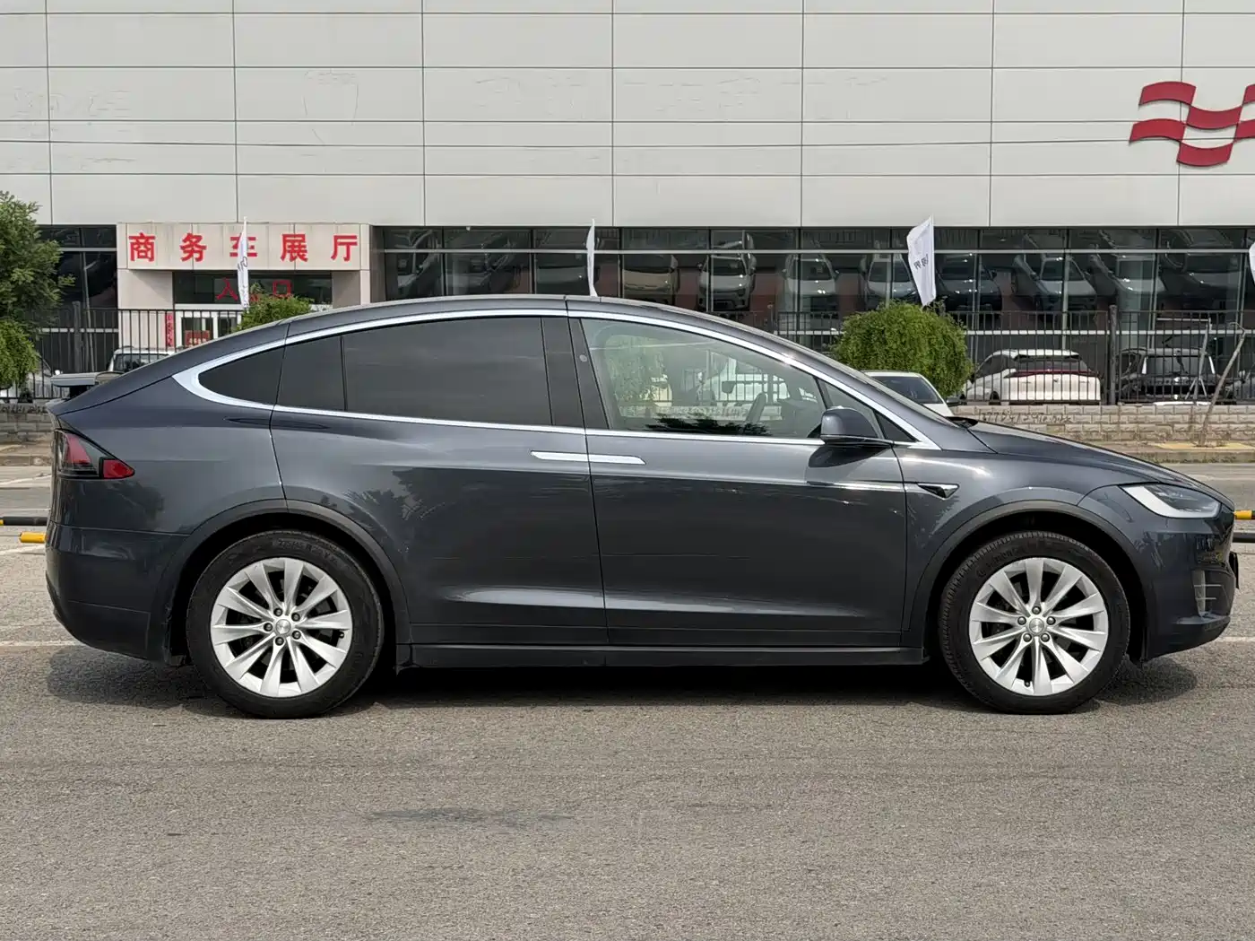 TESLA MODEL X