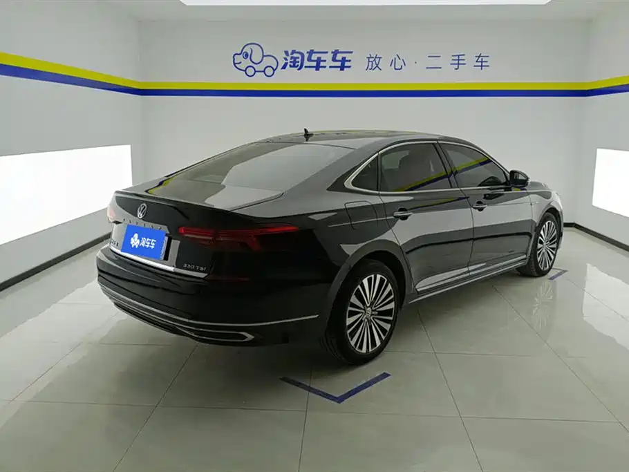Volkswagen Passat 2019 330TSI Luxury Edition China VI фото 3