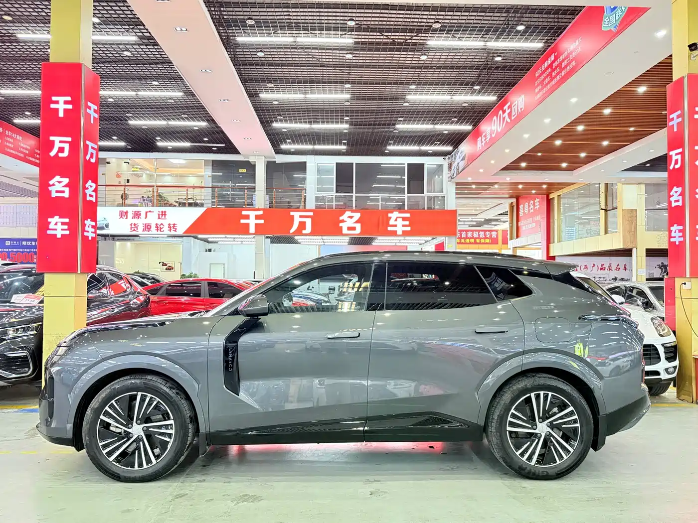 Lynk & Co 08 EM-P 2025 120km Long Range Pro фото 3