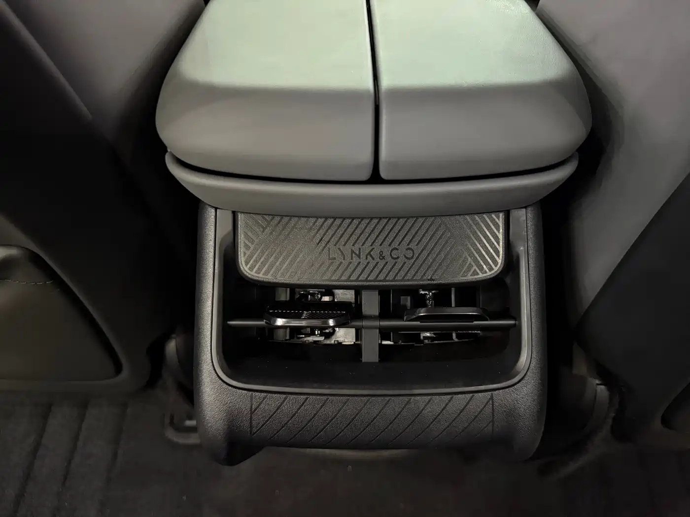 Lynk & Co 08 EM-P 2025 120km Long Range Pro фото 20