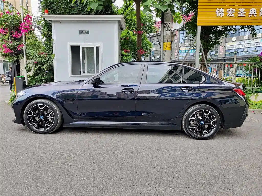 BMW i3 2023 eDrive 40 L Shadowline Package фото 3