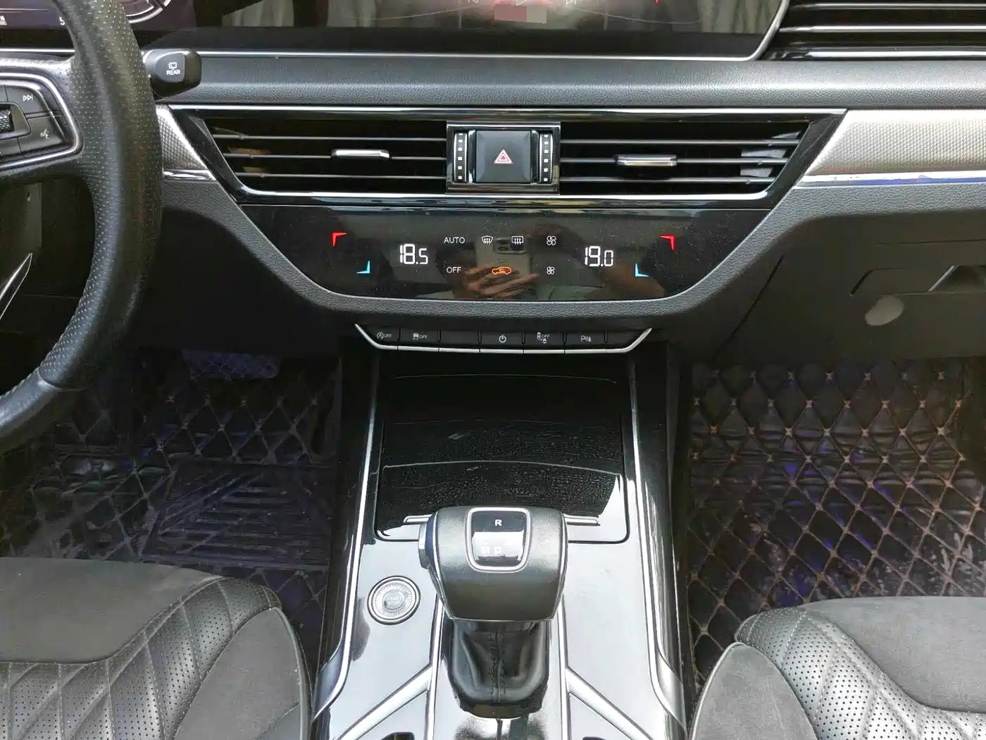Hongqi HS5 2022 Facelift 2.0T Smart Flag Enjoyment Edition фото 7