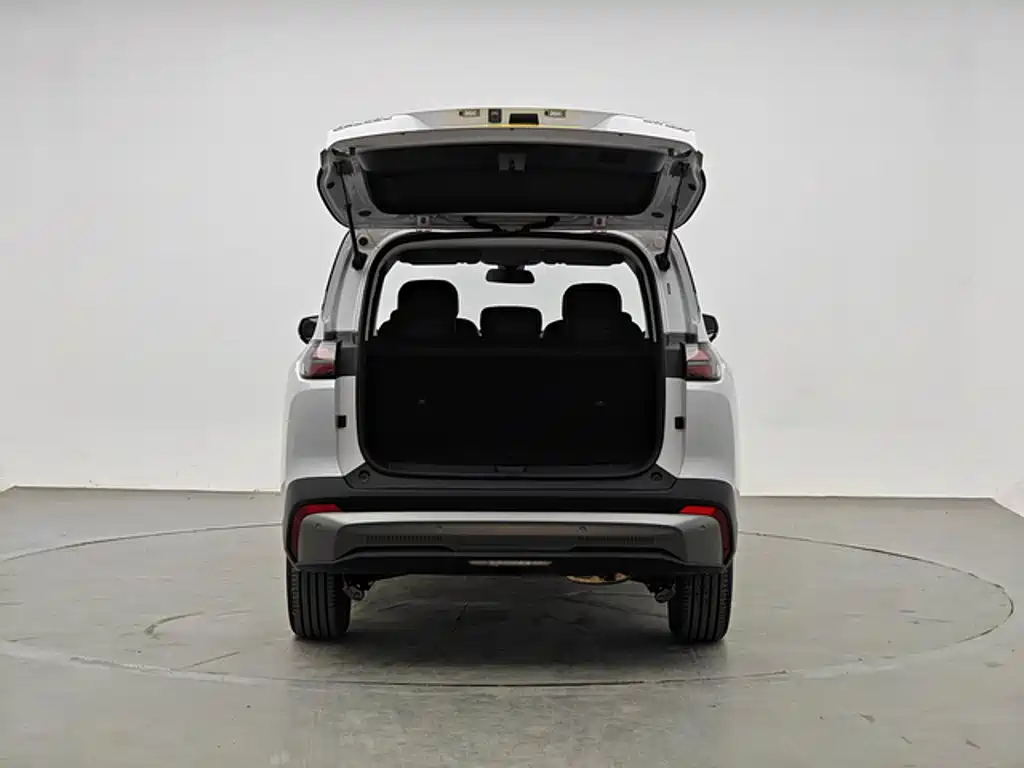 صورة 10 - Wuling Motors Starlight 560 NEV