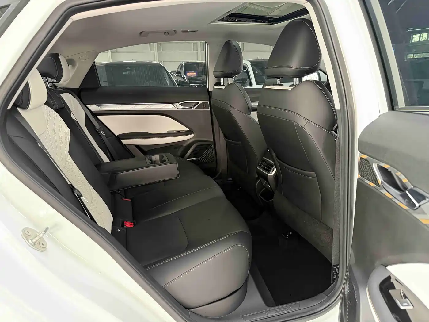 Geely Emgrand L 2022 2022 1.4T CVT Prestige Type