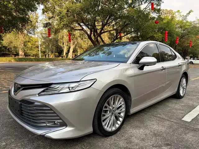 TOYOTA CAMRY