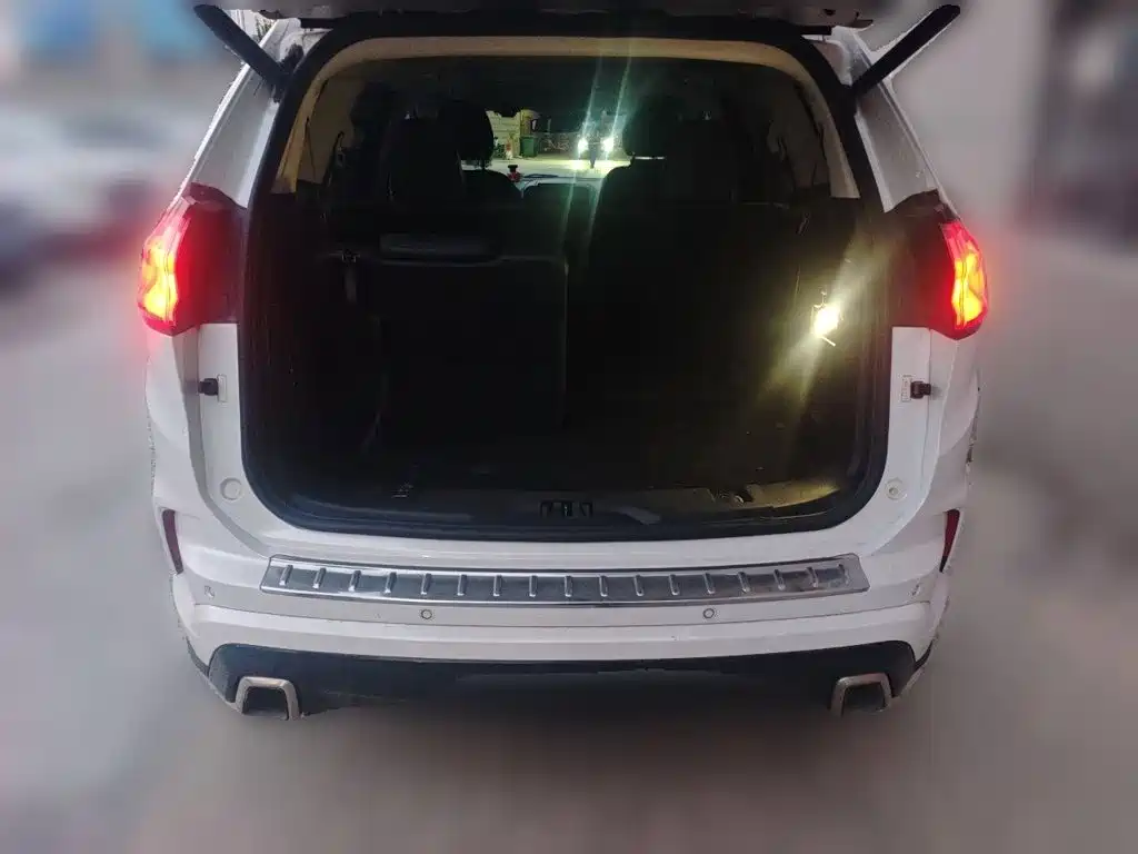Фото 20 - Ford Edge