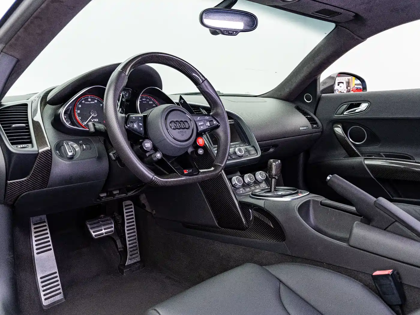 Audi R8 2010 5.2 FSI quattro фото 16