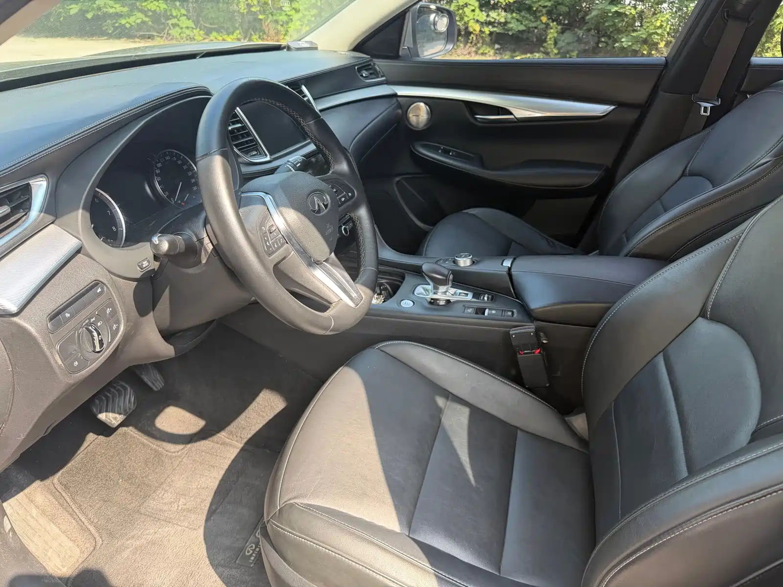 Photo 10 - Infiniti QX50