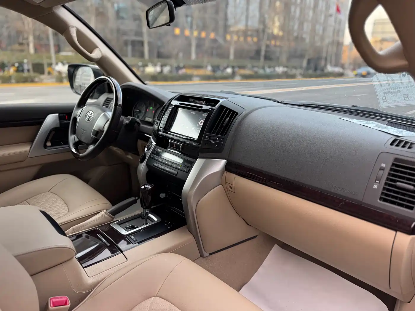 Toyota Land Cruiser (Import) 2015 4.0L V6 Middle East Low Configuration Edition фото 10