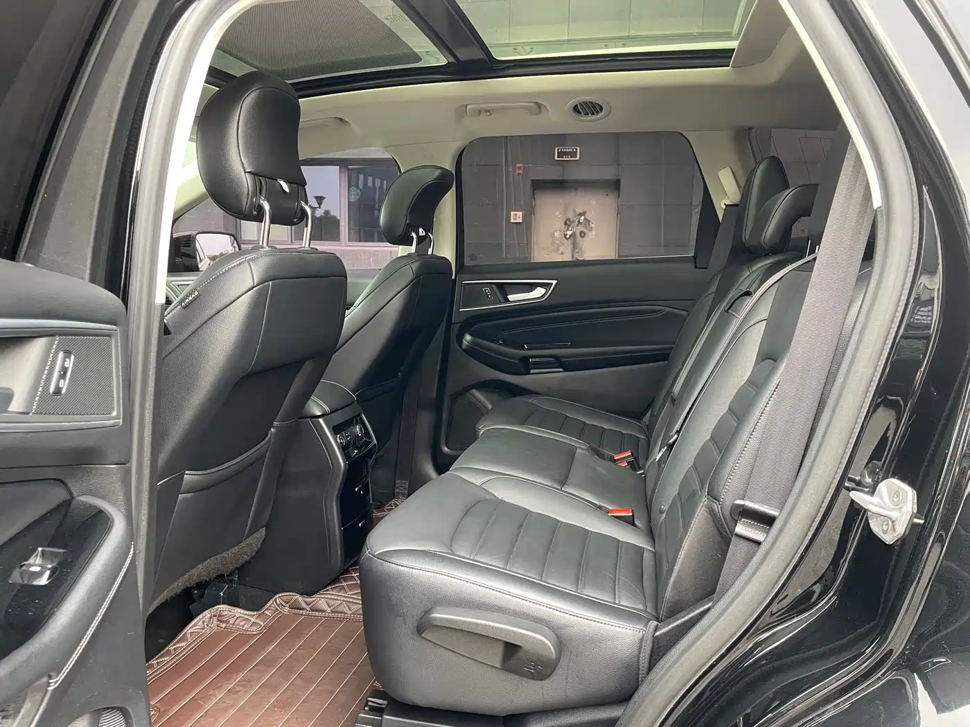 Photo 7 - Ford Edge