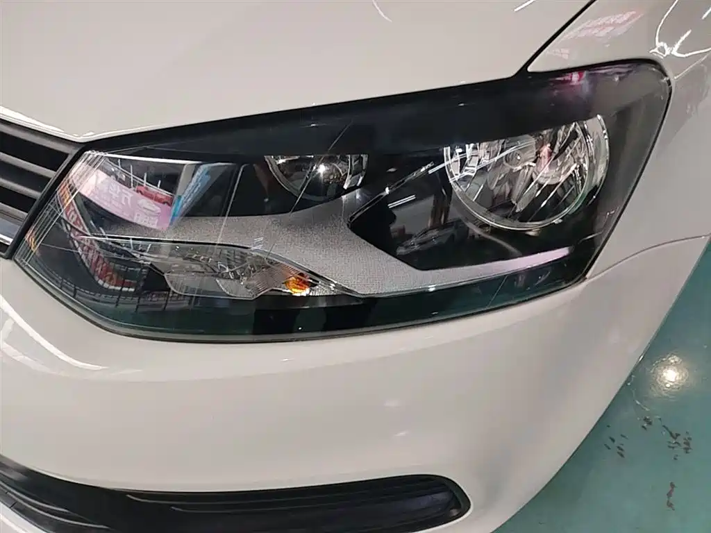 Volkswagen Polo 2016 1.4L Automatic Trend фото 24