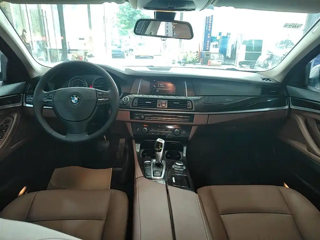 BMW 5 Series 2014 525Li Leading фото 10