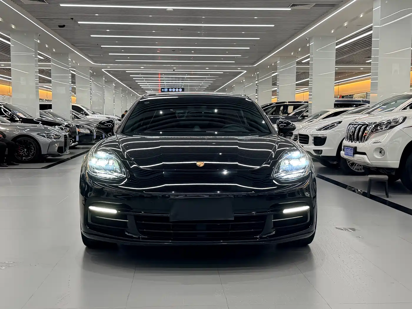 Porsche Panamera 2017 Panamera Executive Long Wheelbase 3.0T фото 2