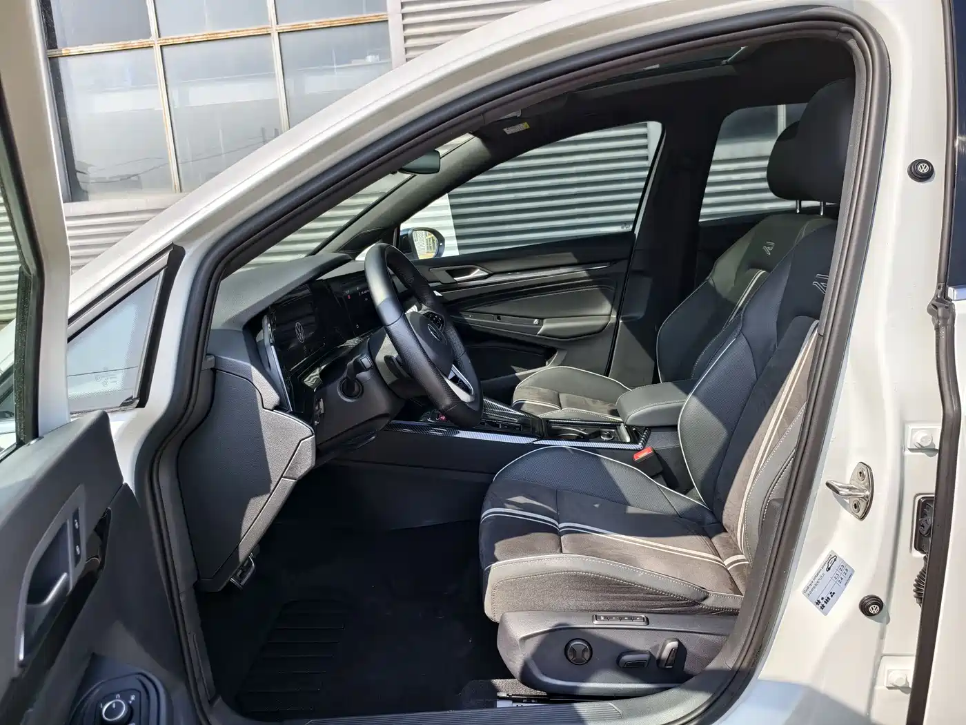 Volkswagen Golf 2023 Model 280TSI DSG R-Line фото 8