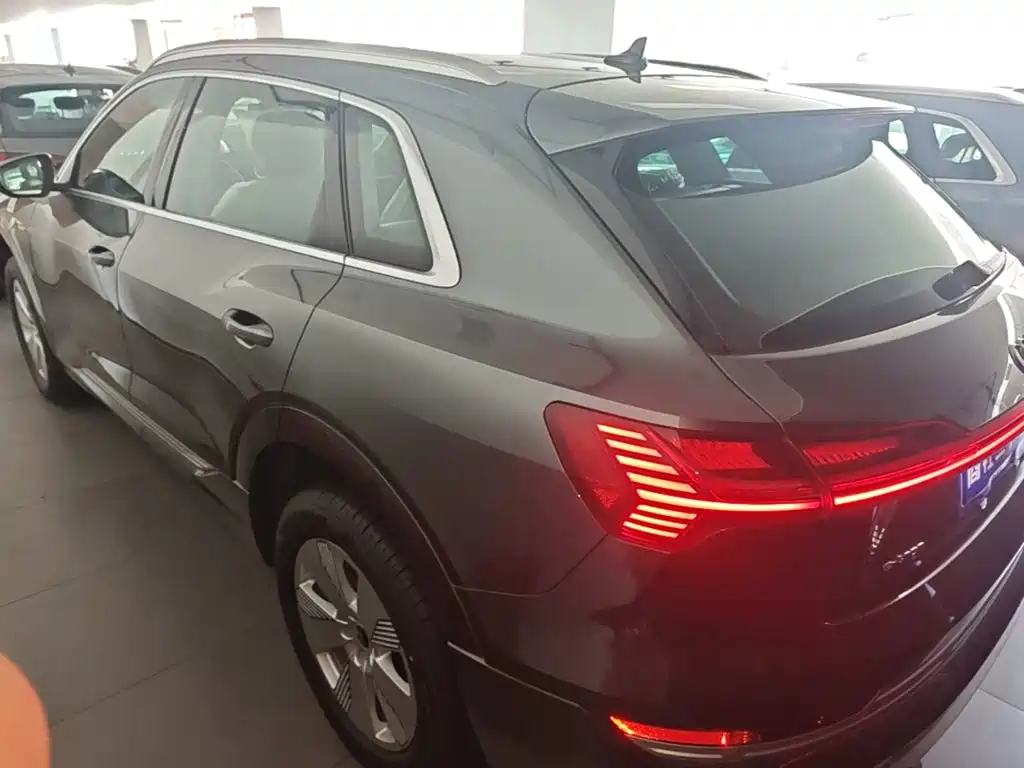 Audi e-tron 2026 2021 50 quattro Luxury