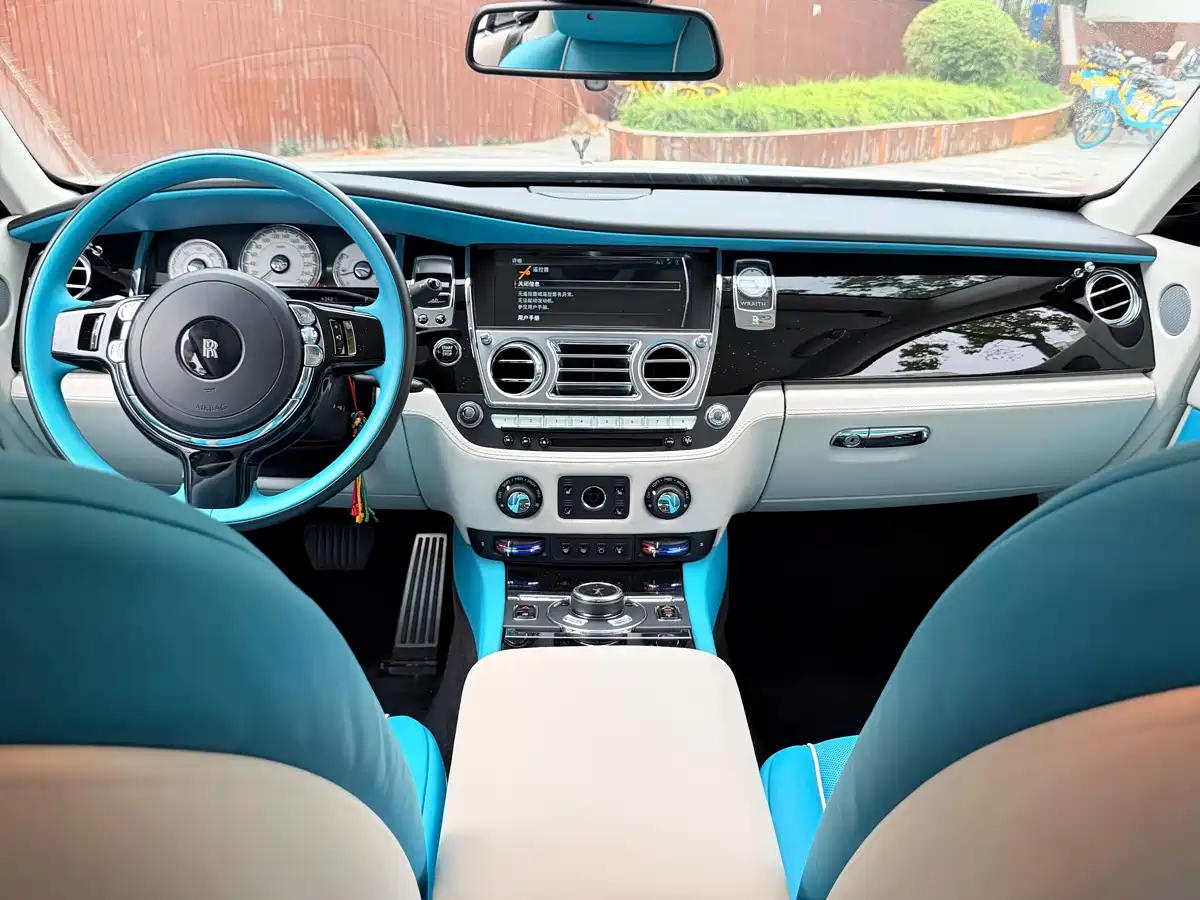 ROLLS-ROYCE PHANTOM
