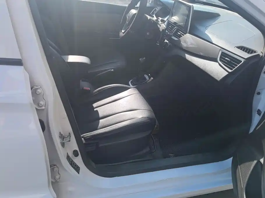Baojun 310W 2018 2017 1.5L Manual Comfort China V