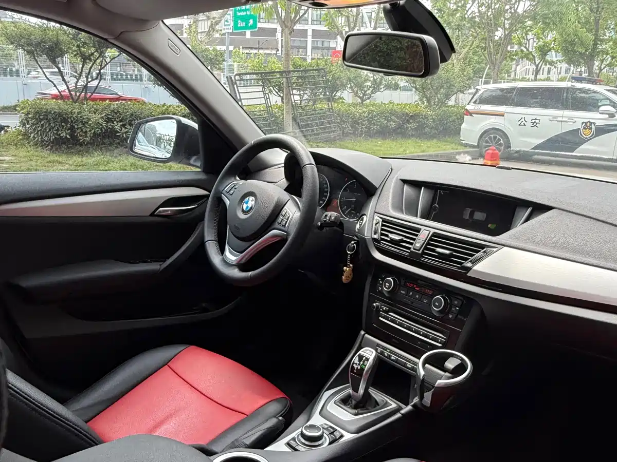 BMW X1 2014 sDrive18i Leading Edition фото 23
