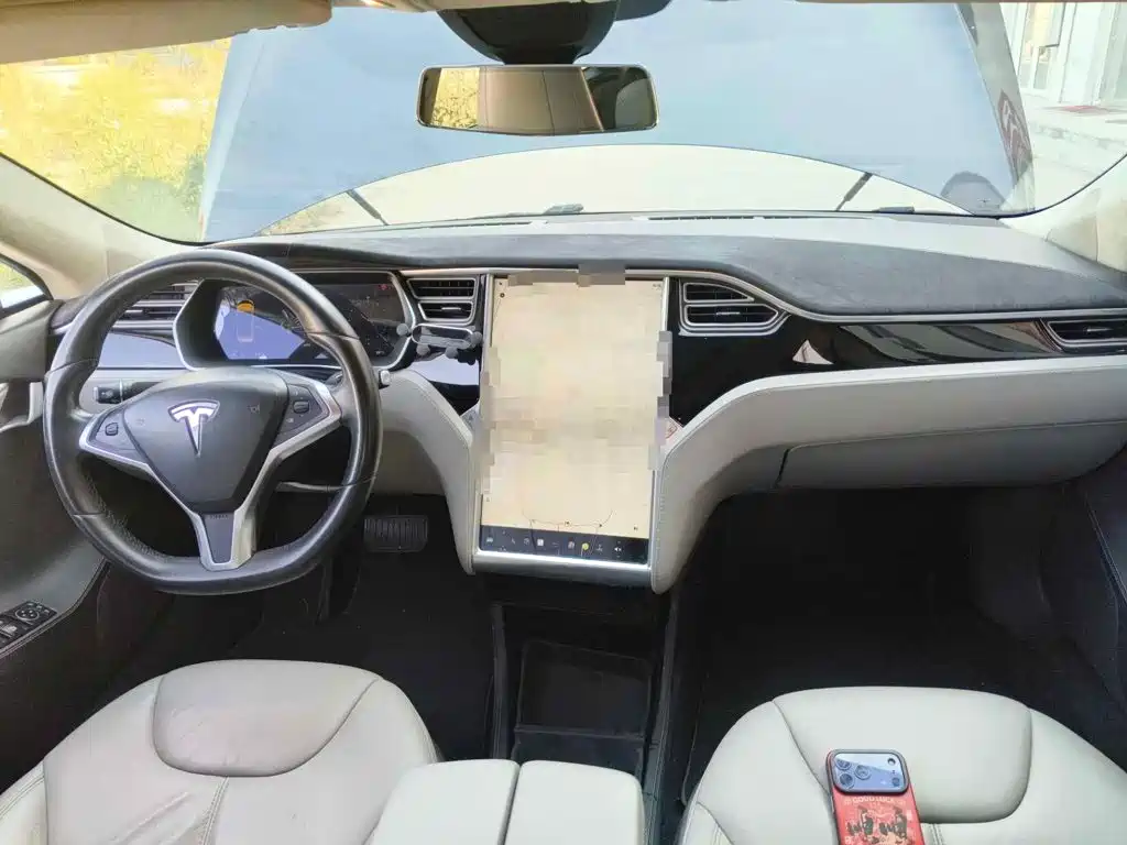 Фото 12 - Tesla Model S