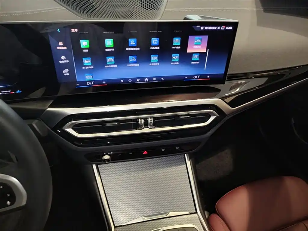 BMW 3 Series 2024 325i M Sport Shadowline Package фото 13