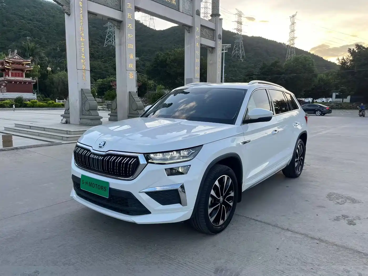 Škoda Kodiaq 2022 Facelift TSI330 7-seat FWD Luxury Edition