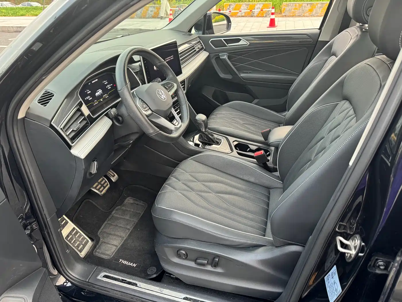 Volkswagen Tiguan L 2024 330TSI Automatic 2WD R-Line Premium Enjoyment Edition фото 7