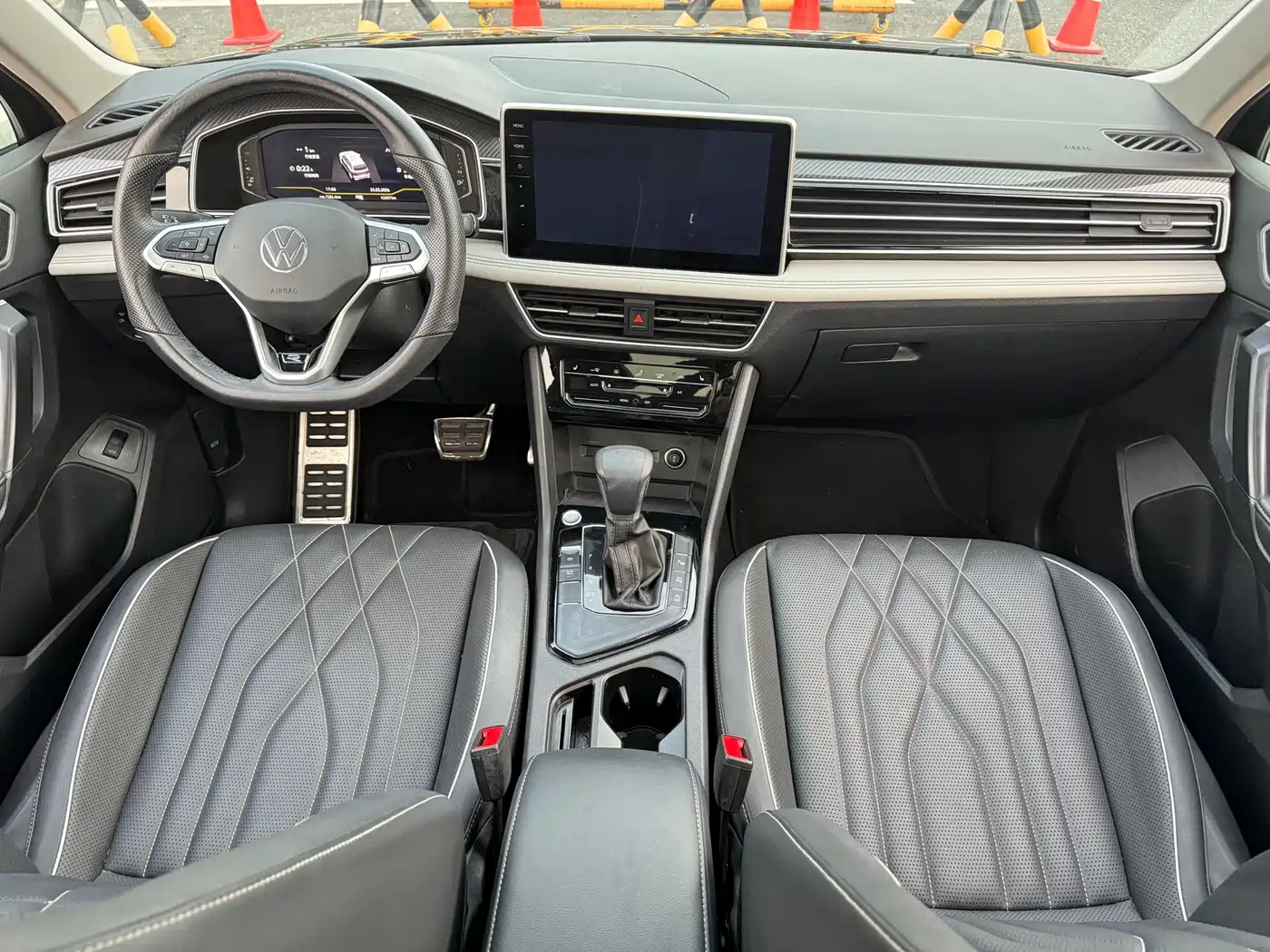 Volkswagen Tiguan L 2024 330TSI Automatic 2WD R-Line Premium Enjoyment Edition фото 16