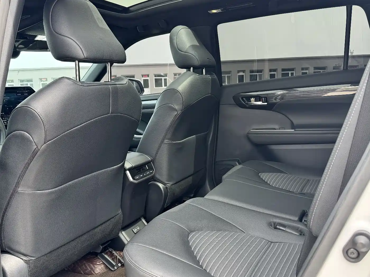 Toyota Crown Kluger 2023 2023 2.5L HEV AWD Premium Edition