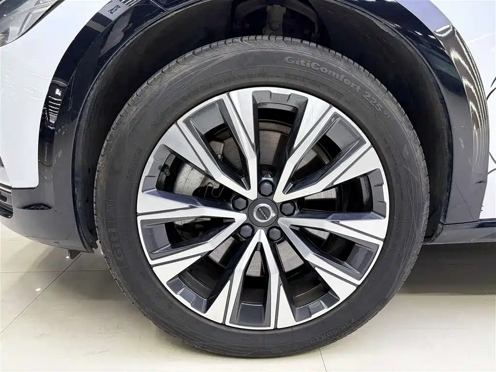 Фото 18 - Volvo V90