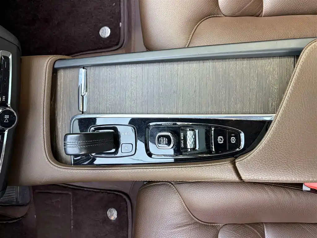 Фото 14 - Volvo V90