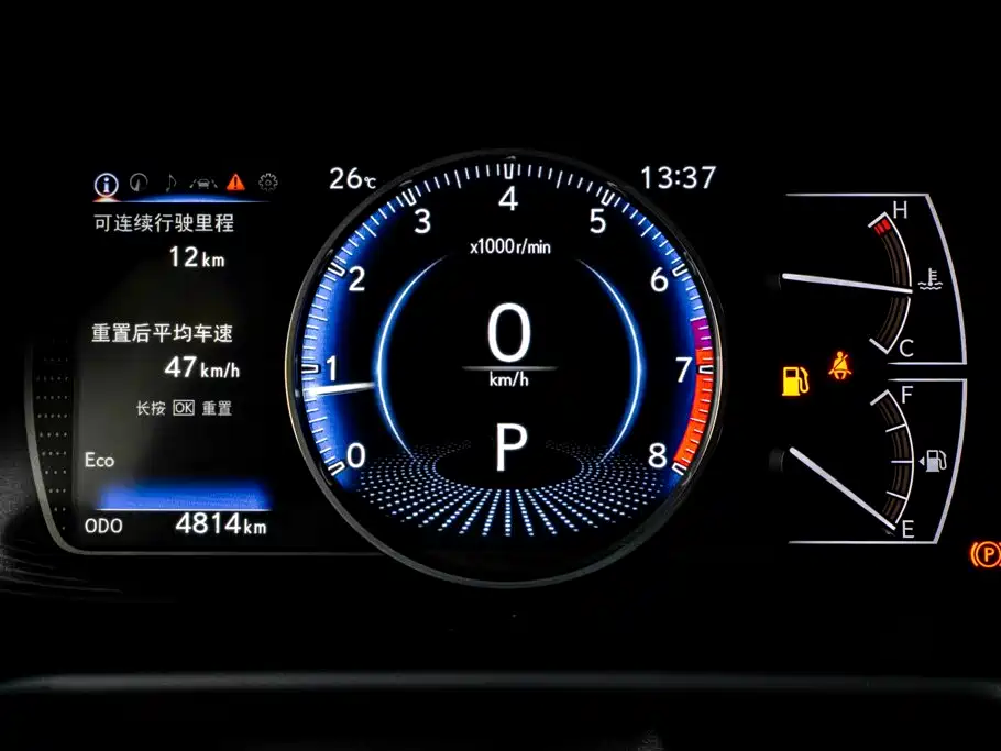Фото 16 - Lexus ES