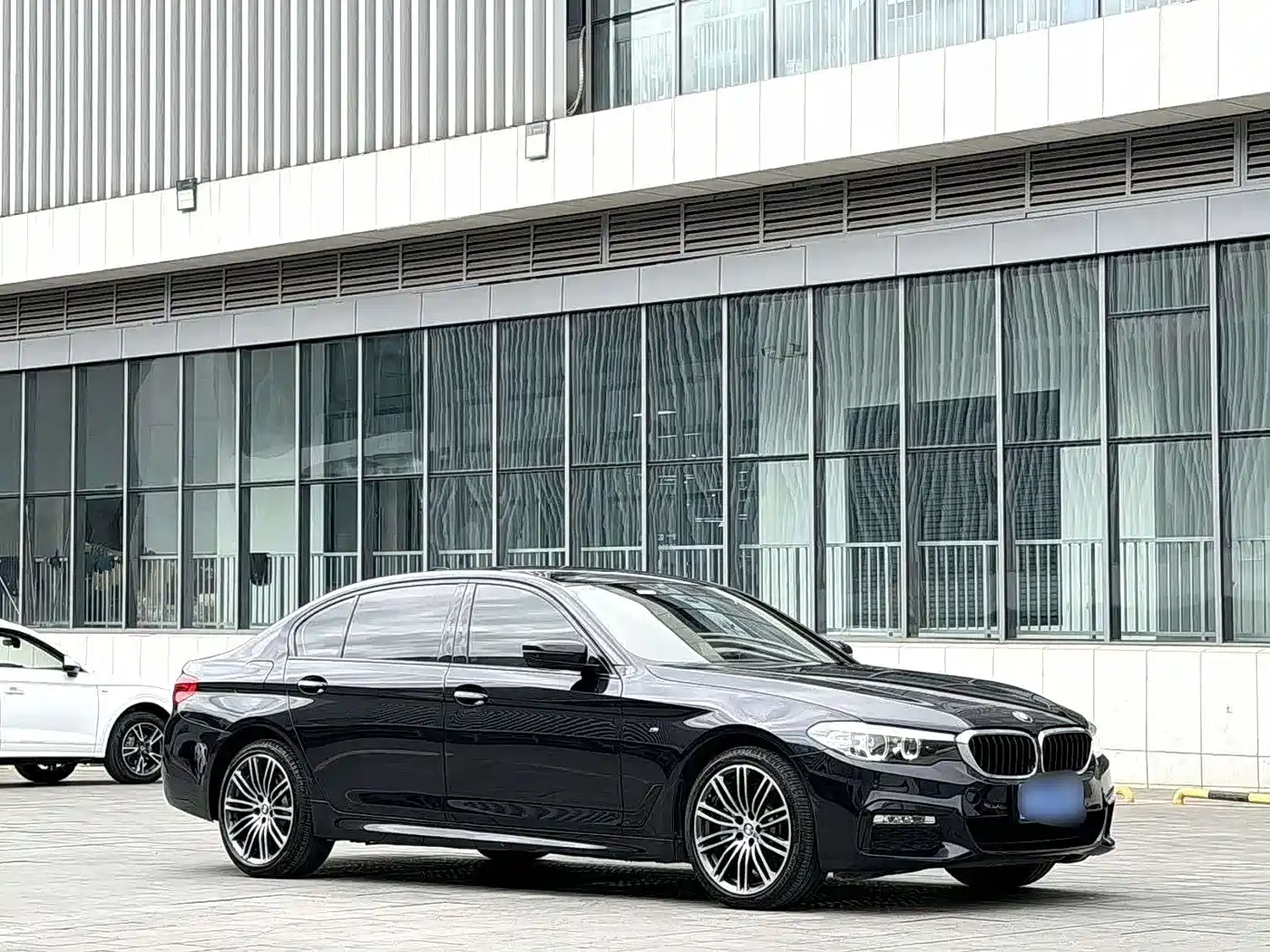 BMW 5 Series 2018 Facelift 530Li Leading M Sport Package фото 3