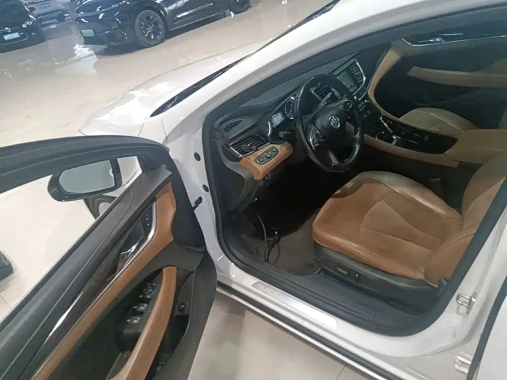 Фото 16 - Buick LaCrosse