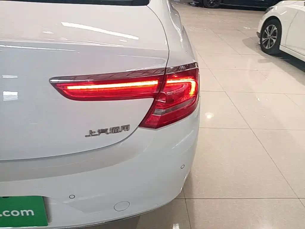 Фото 8 - Buick LaCrosse