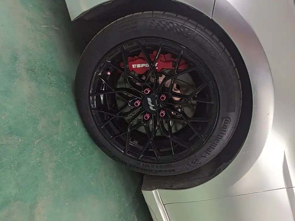 Фото 23 - Toyota Camry