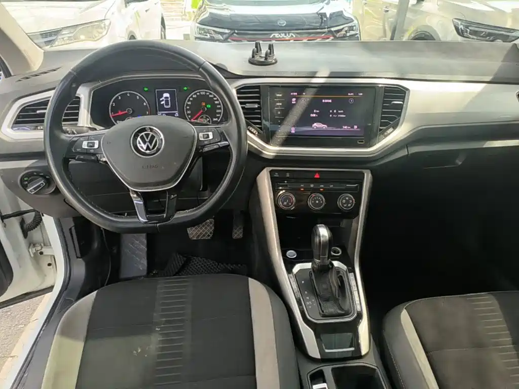 Фото 10 - Volkswagen T-ROC