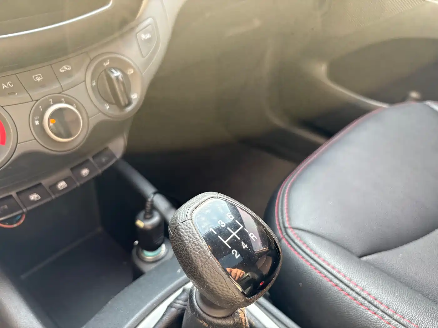 Chevrolet Sail 2015 Sail 3 1.5L Manual Ideal Sunroof Edition фото 12